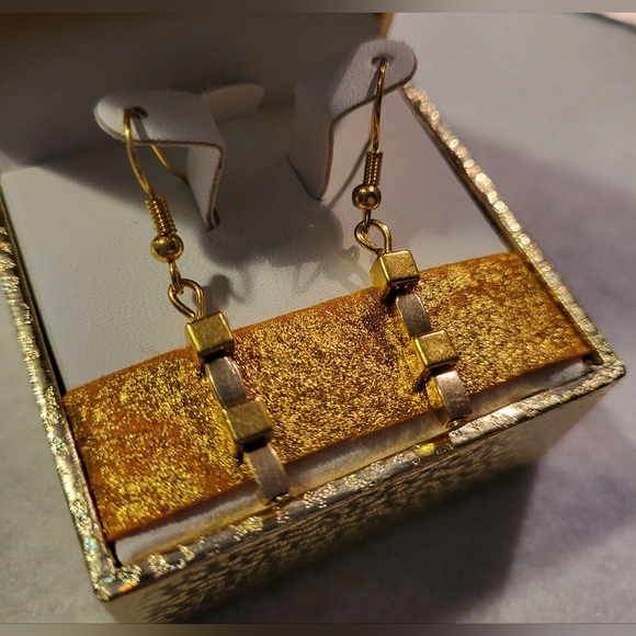 Beaded Earrings - Picture 3 of 4